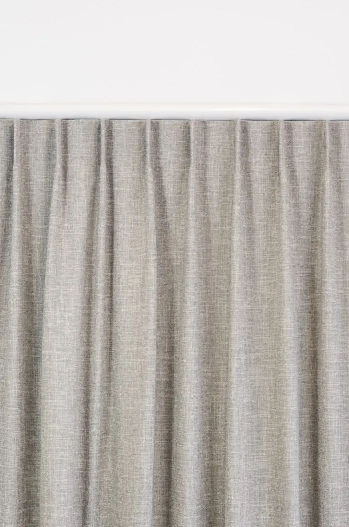 Single Pleat Close Up Plain