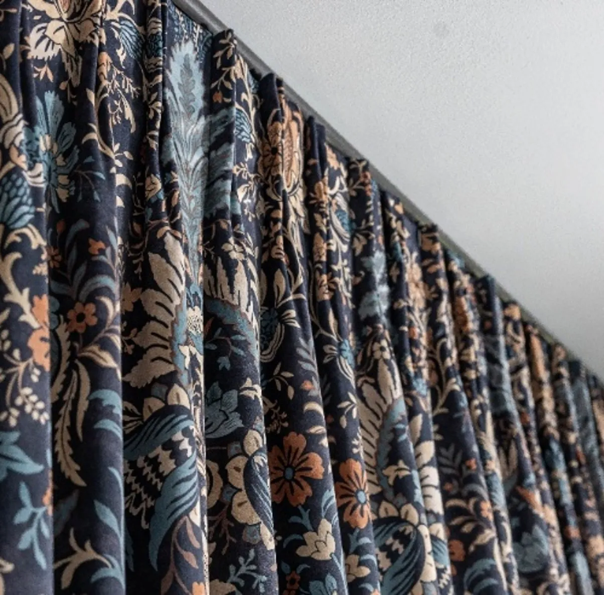 Track Image ILIV Winter Garden Pavilion Pewter 1